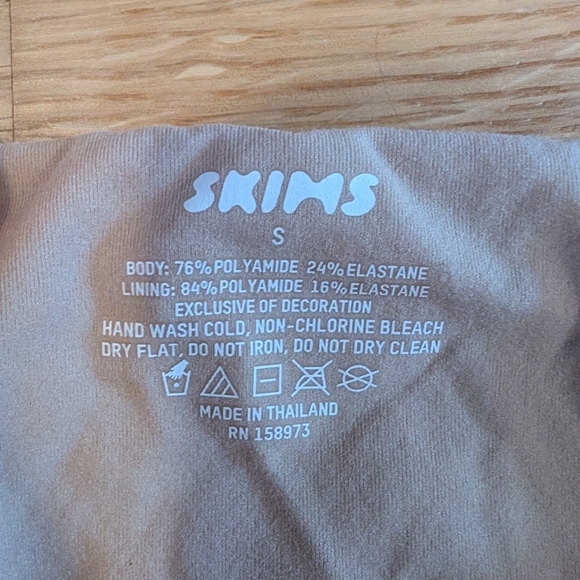 Skims Fits Everybody Bandeau In Clay - Picture 4 of 4